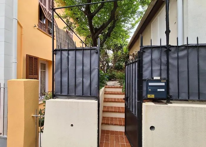 Nice - Charming Little House With Terrace